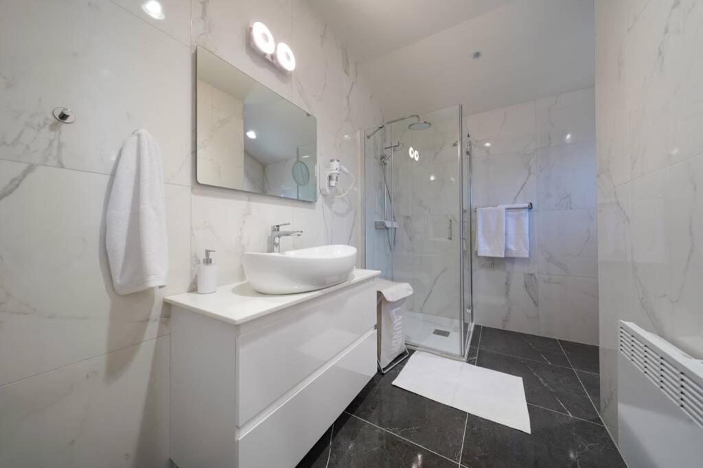 Apartment Vala, 4*, Sea View & Private Heated Pool Pridraga Ngoại thất bức ảnh